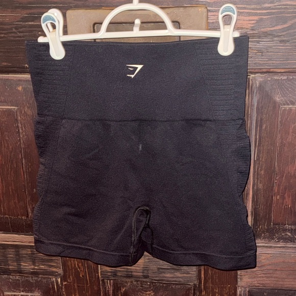 Gymshark Women's Black Seamless Laser Cut Shorts size medium - Picture 3 of 4